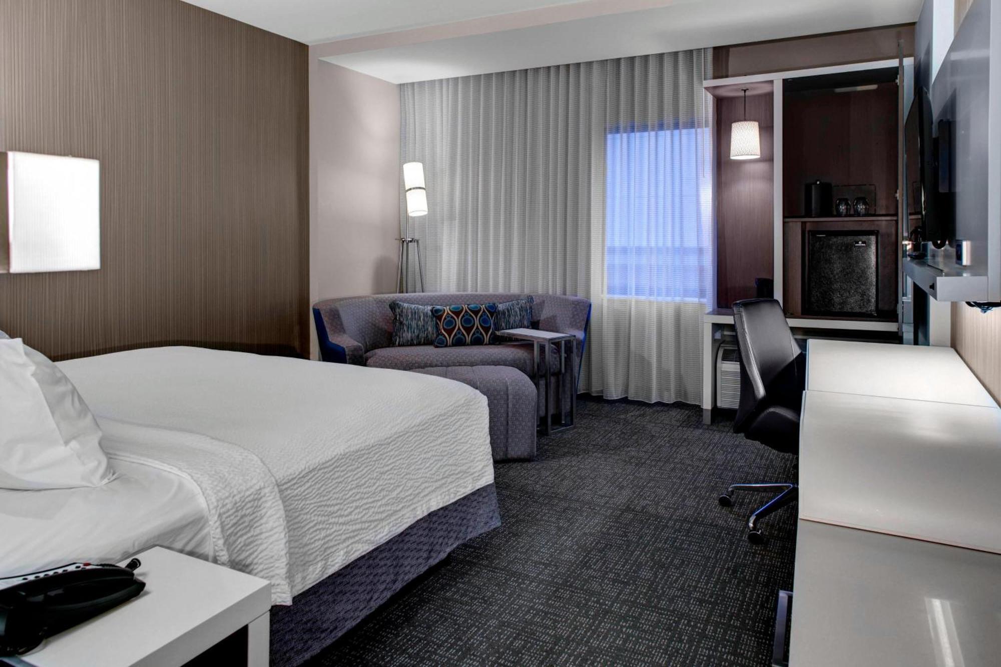 Courtyard By Marriott Carrollton Hotel Eksteriør billede